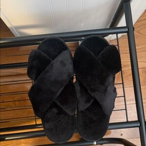 Amazon Black Faux Fur Women's Slippers